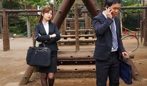Địt sưng lồn em đồng nghiệp trong chuyến công tác